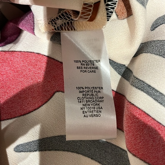 T TAHARI Oversized Blouse, Mixed Print, Long Sleeve, Clear Buttons, Size Medium - Picture 12 of 12